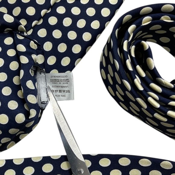 GUTTERIDGE Navy Polka Dot Silk LUXURY Tie - Picture 4 of 5